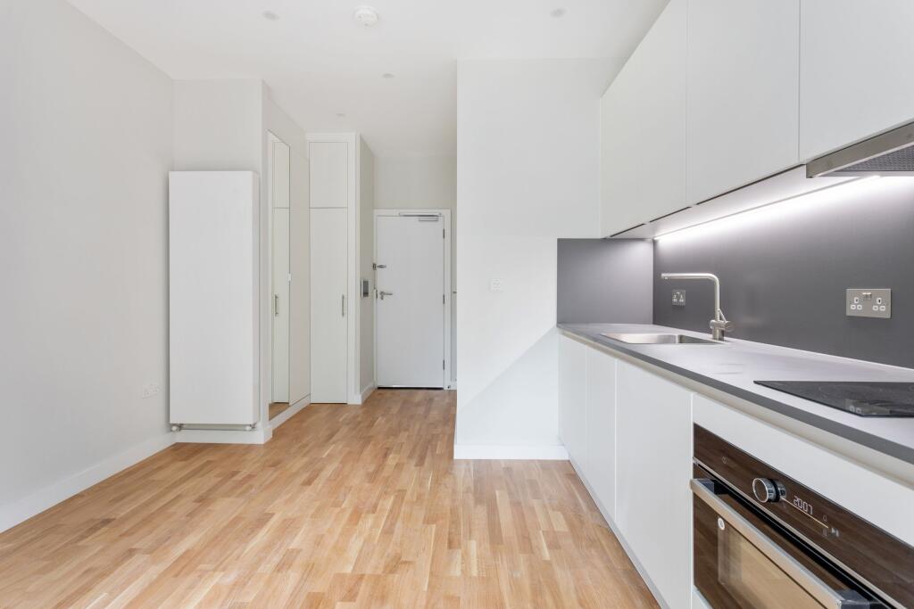 Apartment in Sutton - View 2
