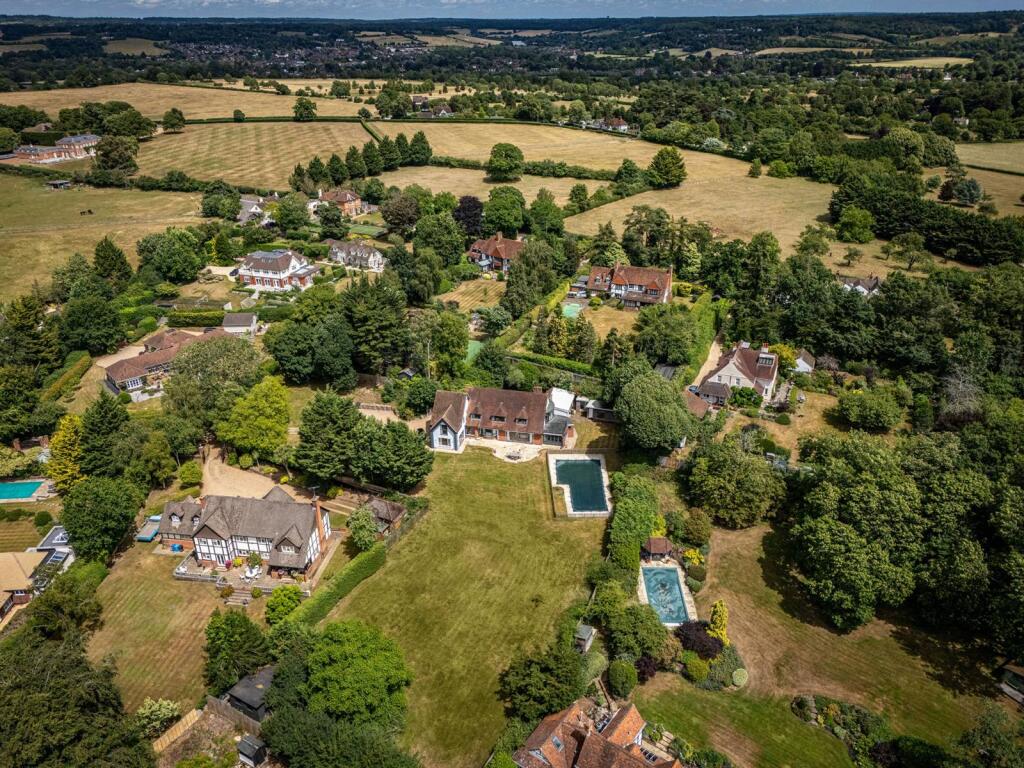 Alleyns Lane, Cookham Dean, Maidenhead, SL6 photo 3