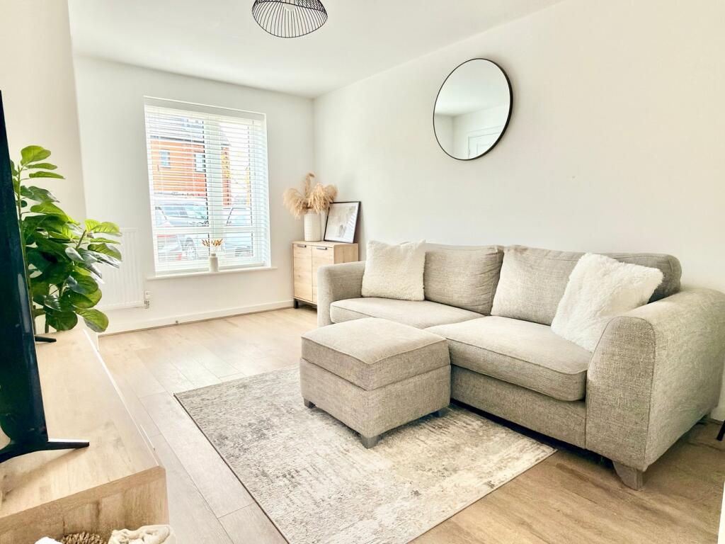 Ruby Avenue, Bishops Cleeve, Cheltenham, GL52 photo 3