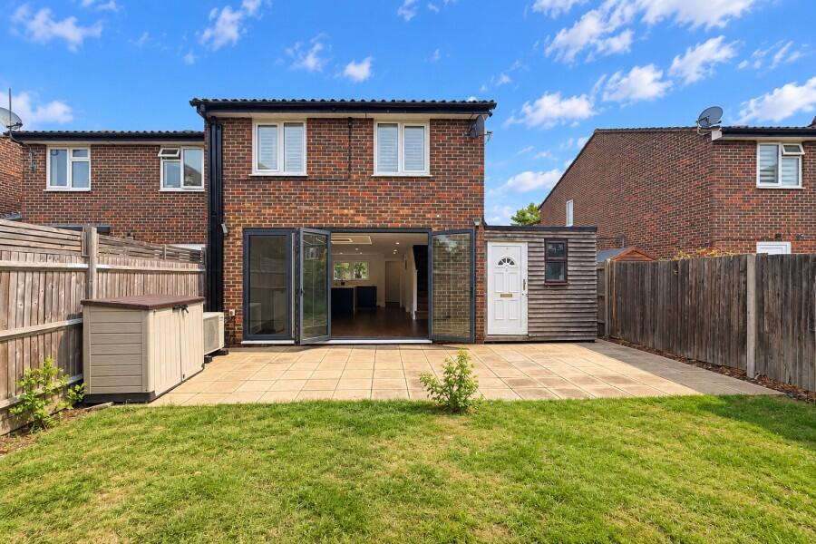 House in Kingston upon Thames - More