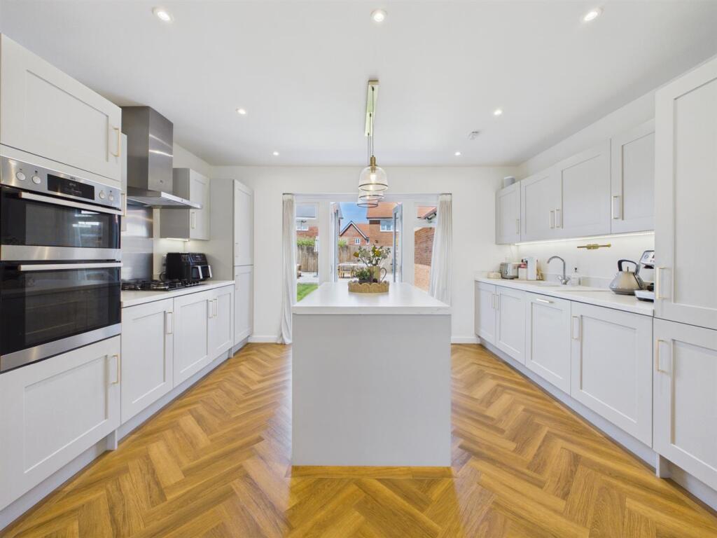 House in Tewkesbury, Twigworth - More