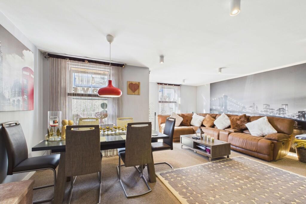 Apartment in Torquay - More