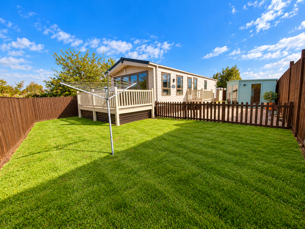 2-bed caravan on Heron Orchard Holiday Park, Frostley Gate, £85,000