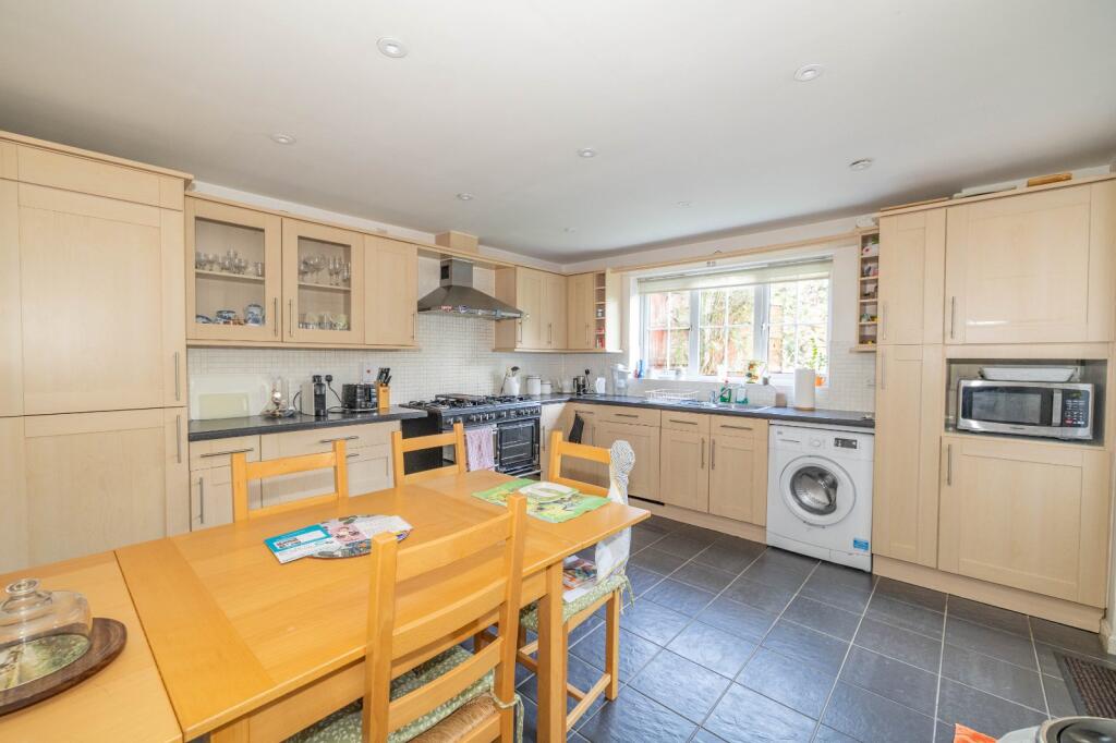 Myrtle Green, Ashford, Kent, TN23 photo 4