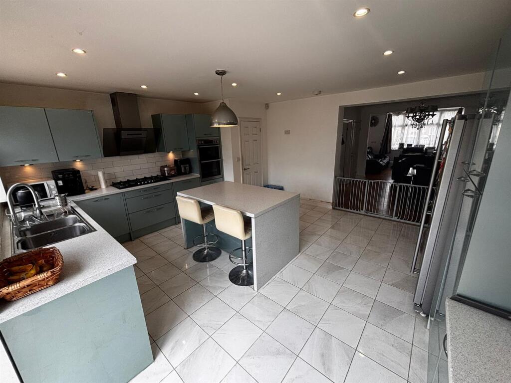 Heathcote Avenue, Hatfield photo 4