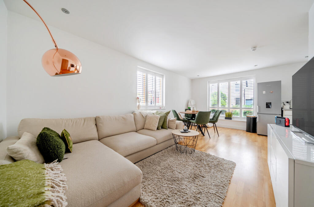 Apartment in Adur, West Sussex - View 2