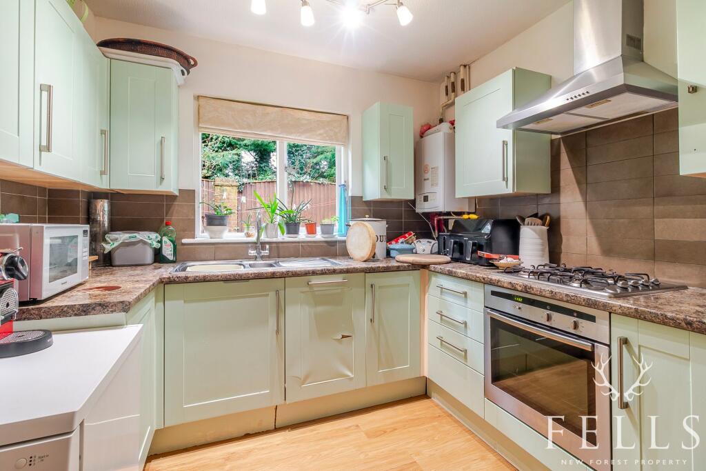 Linford Road, Ringwood, BH24 photo 4