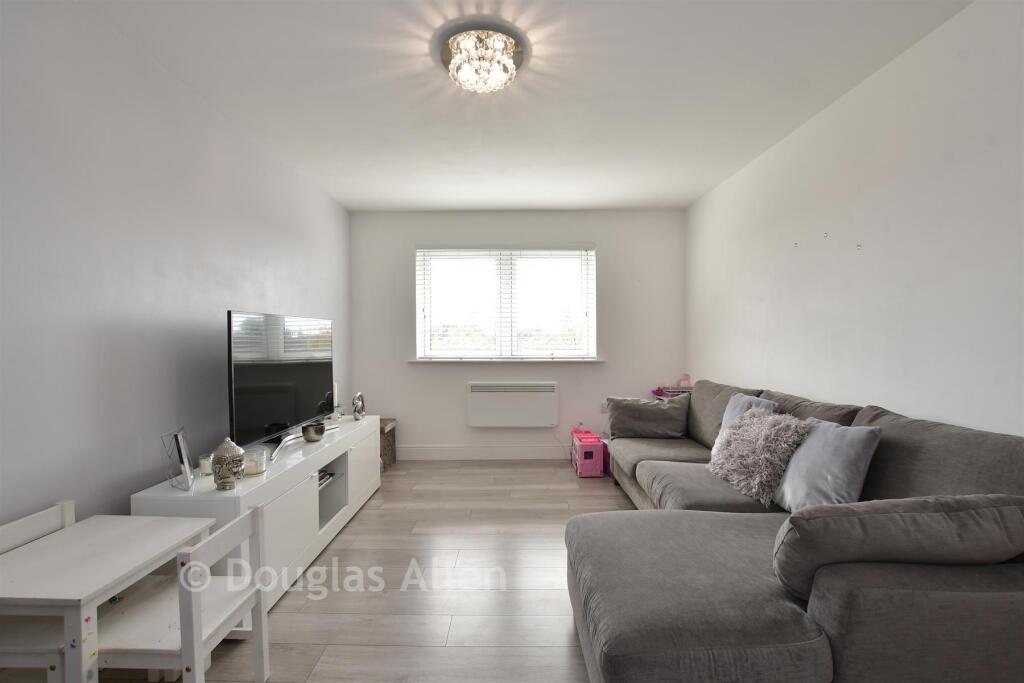Warwick Close, Hornchurch, Essex photo 3