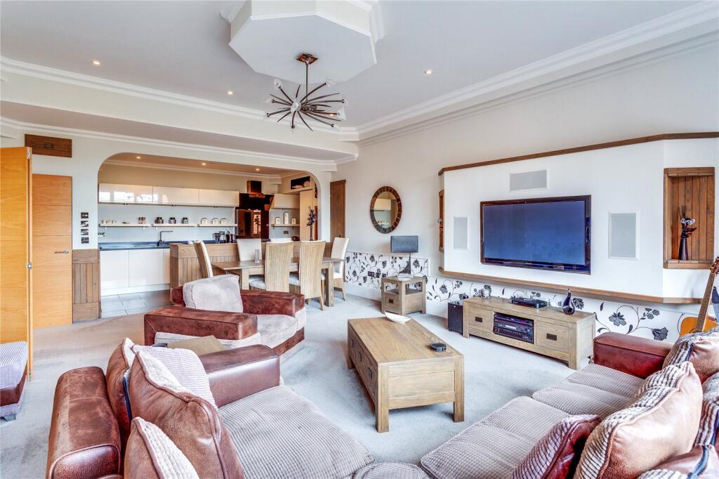 Station Road, Henley-on-Thames, Oxfordshire, RG9 - More
