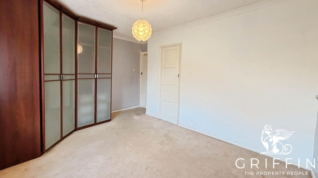House in Romford - More