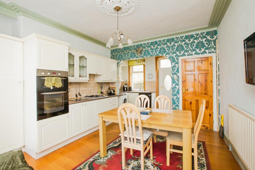 Haugh Shaw Road, HALIFAX - View 3