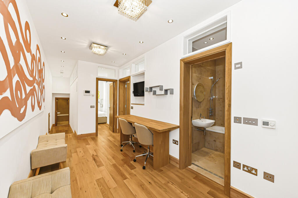 Apartment in London - More