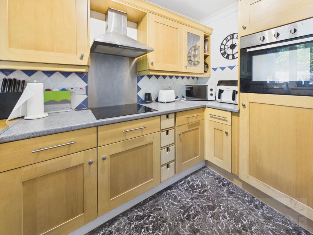 Chaldon Road, Crawley, RH11 - More
