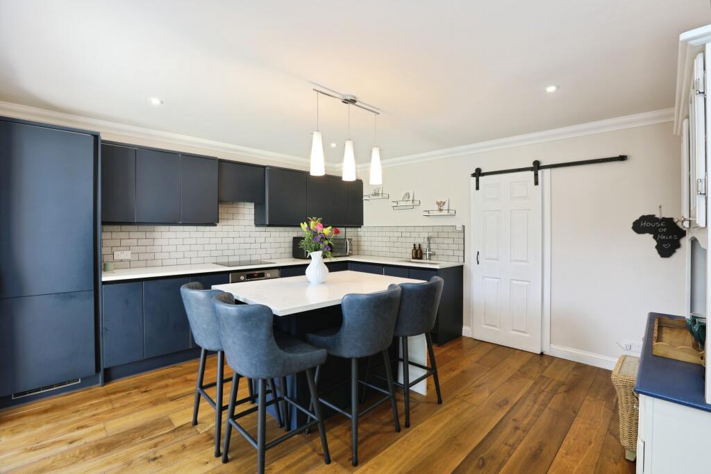House in Redhill - View 4