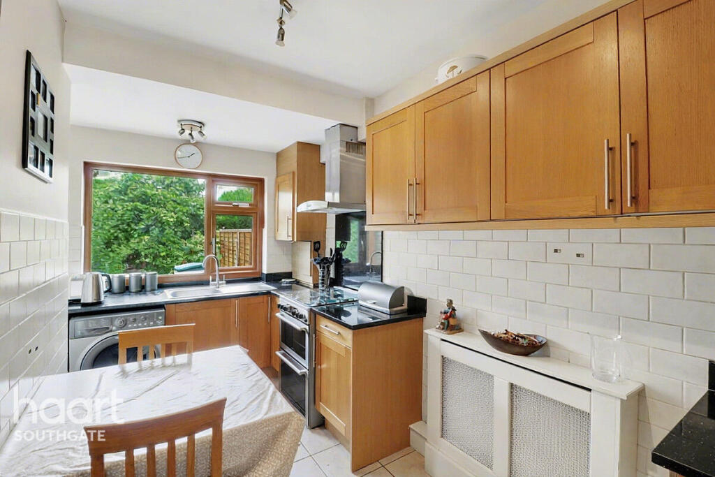 Main image of property: Hedge Lane, London