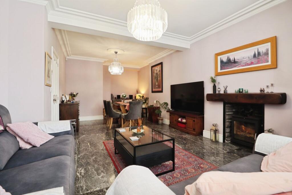 House in Pontypridd, Trallwn, Graigwen - View 2