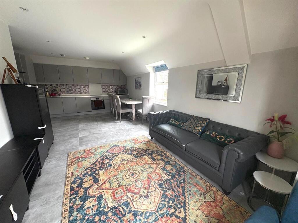 Apartment in Watford - View 4