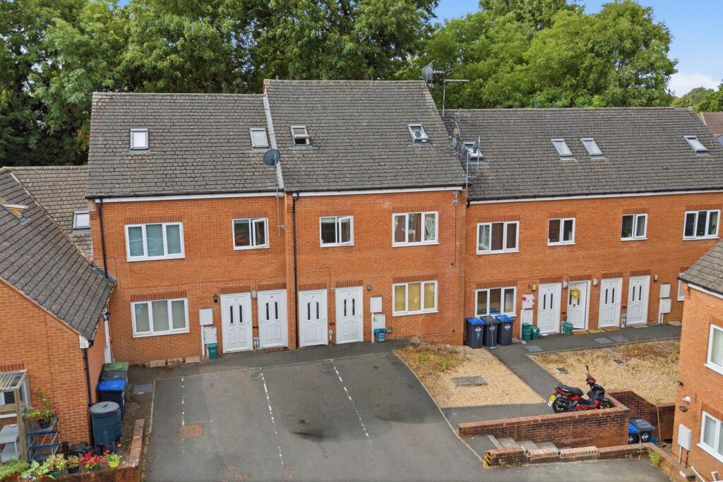 Main image of property: Lowercroft, Rugby, CV21