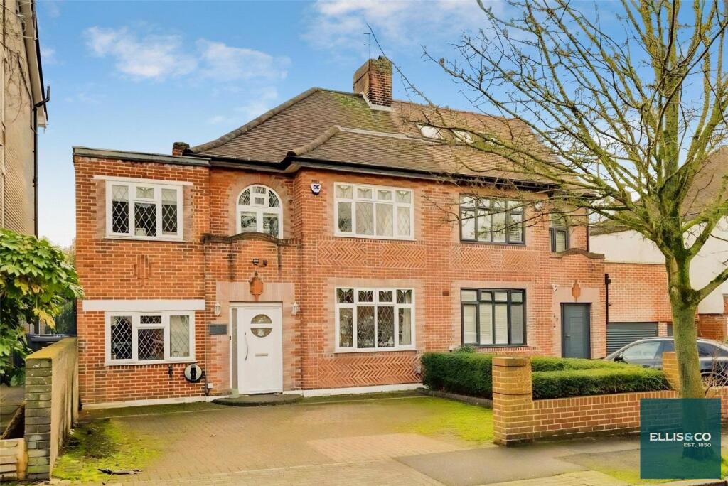 Main image of property: Beechwood Avenue, Finchley, N3