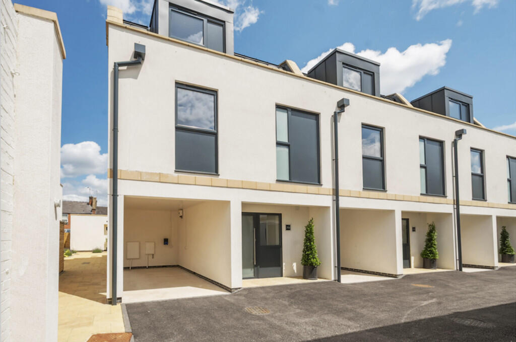 Main image of property: Carlton Street, Cheltenham GL52 6AQ