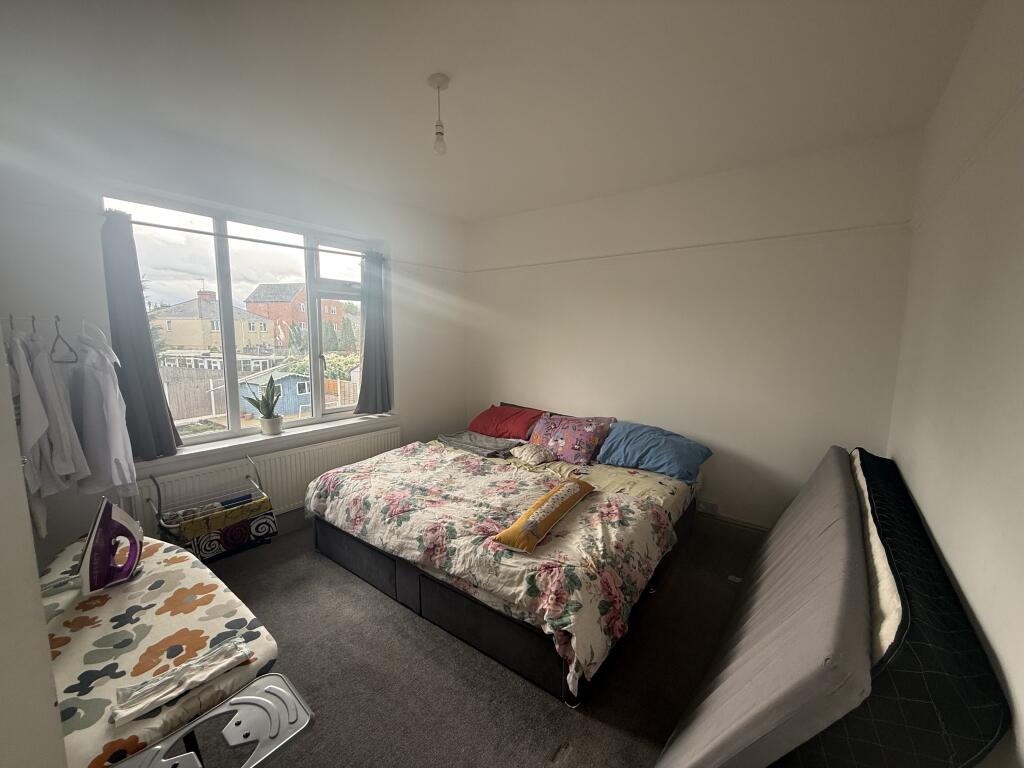 House in Wolverhampton, West Midlands - More