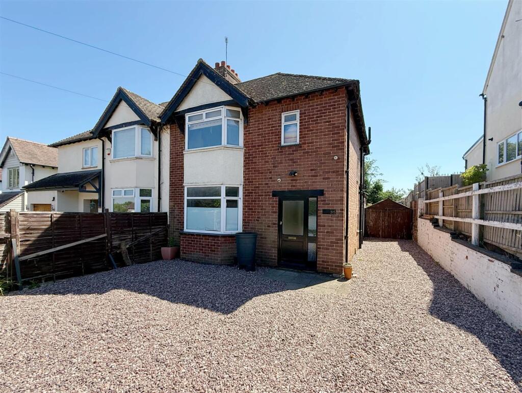 3-bed semi-detached on Alcester Road, Stratford-Upon-Avon, £325,000