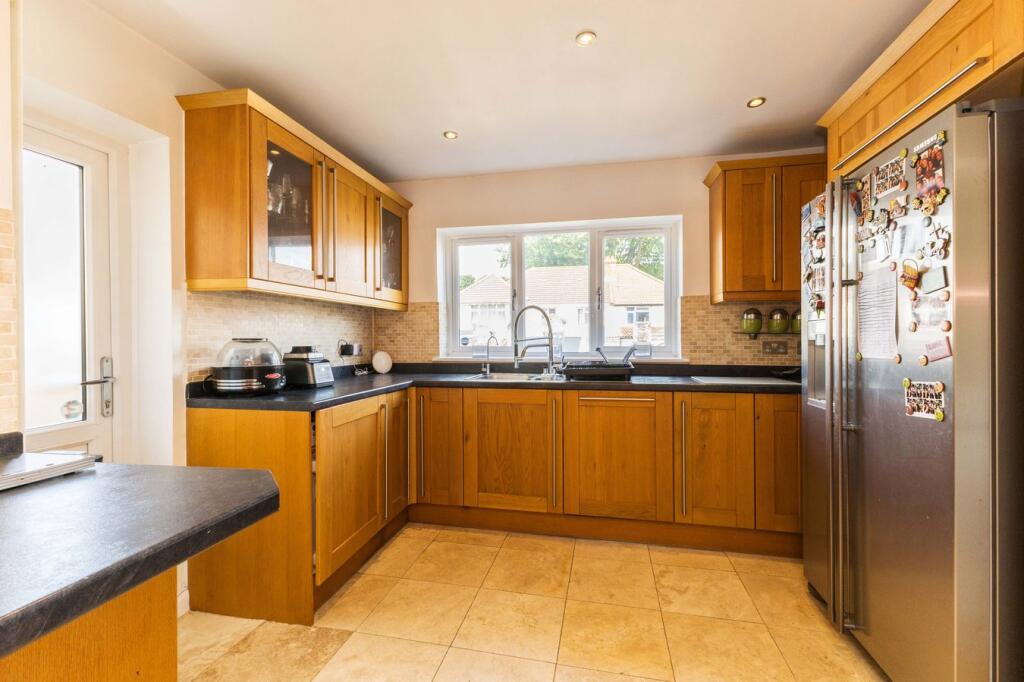 Boyn Valley Rd, Maidenhead, SL6 photo 4