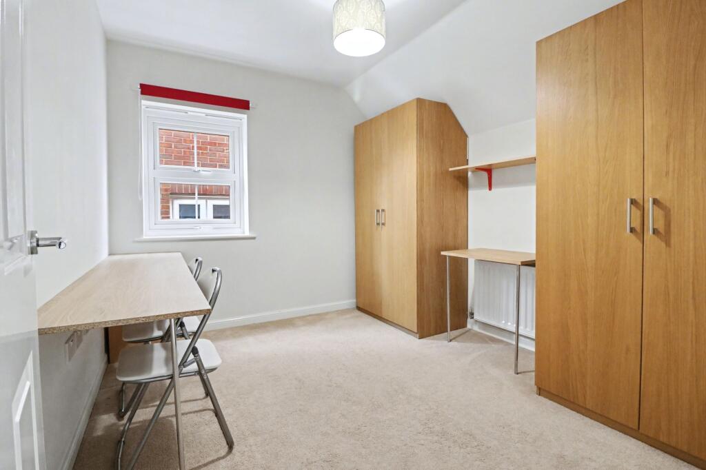 House in Southampton - More