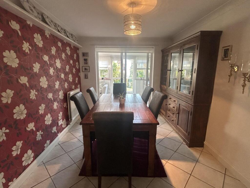 House in Tonbridge and Malling, Red Hill, Wateringbury - More
