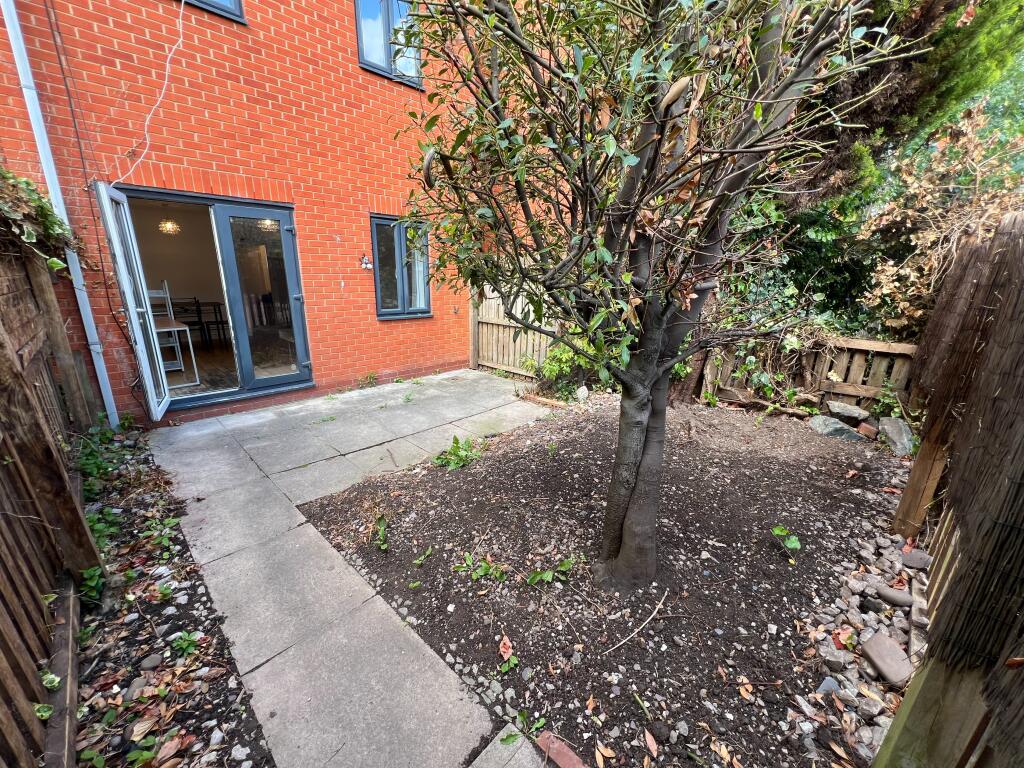 4 bedroom terraced house for rent