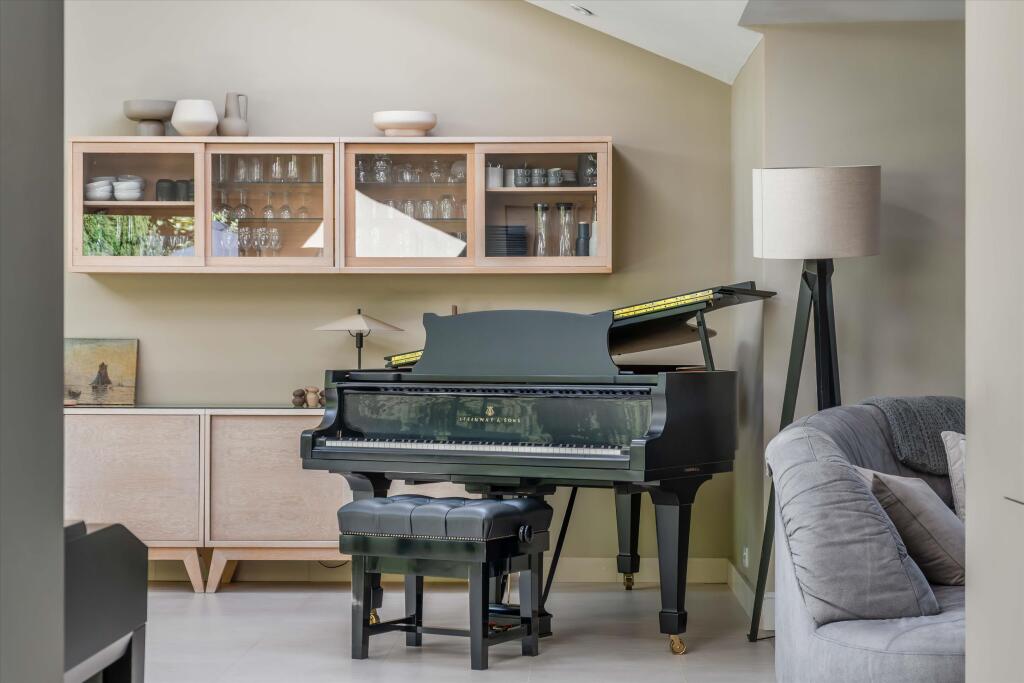 House in Guildford - View 5