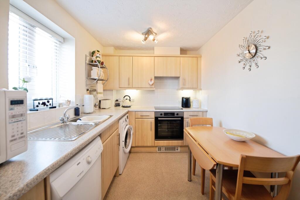 Apartment in Gosport, Hampshire - View 3