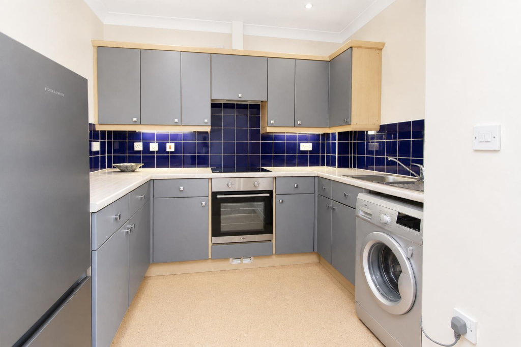 Apartment in Sutton - View 4