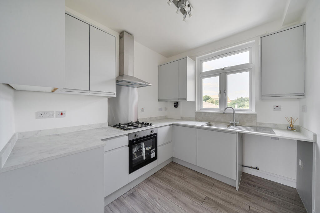 1-bed apartment on Ilderton Road, London, £289,995