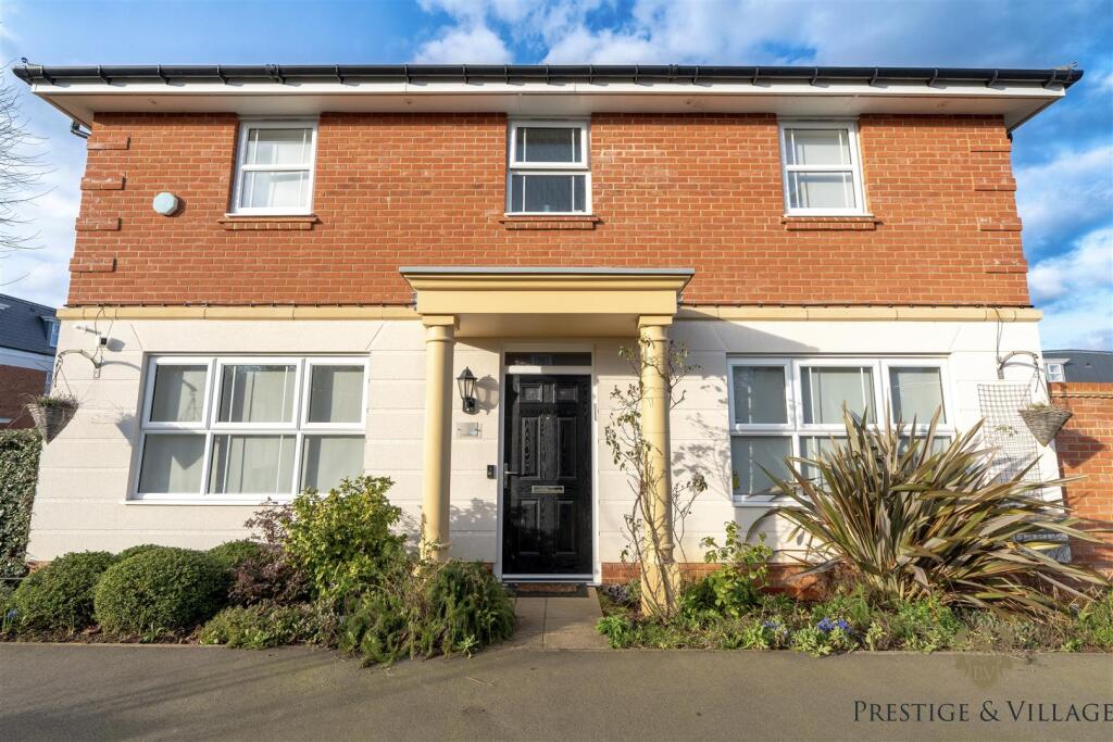Main image of property: Heath Way, Shenley, Radlett