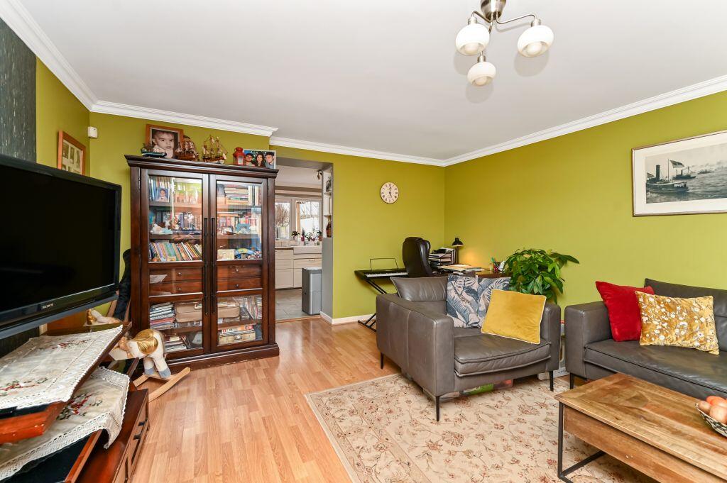 42 Craigmillar Castle Road, Craigmillar, Edinburgh, EH16 4AR photo 3