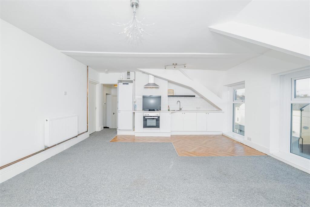Apartment in Barry, Vale of Glamorgan - View 5