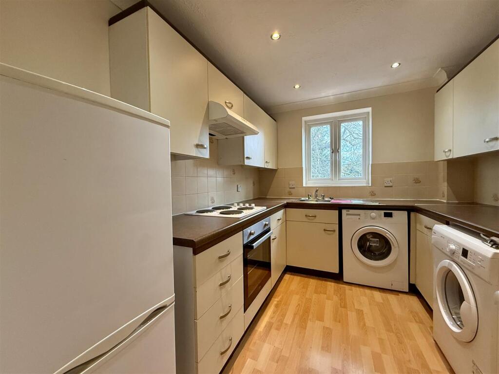 Apartment in Hart, Blackwater and Hawley - View 5