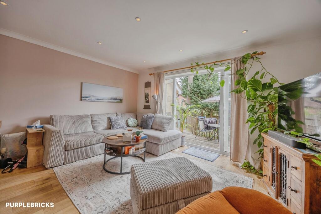 House in Tandridge, Caterham-on-the-Hill - More