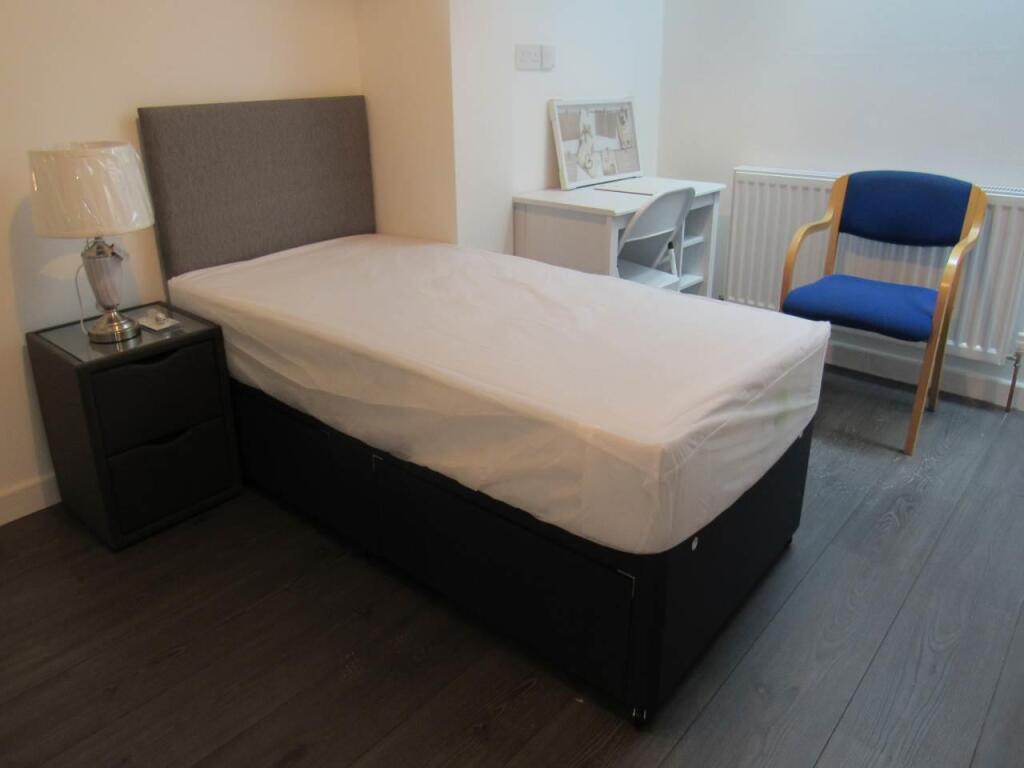 House in Bristol, Manor Farm, Southmead - More