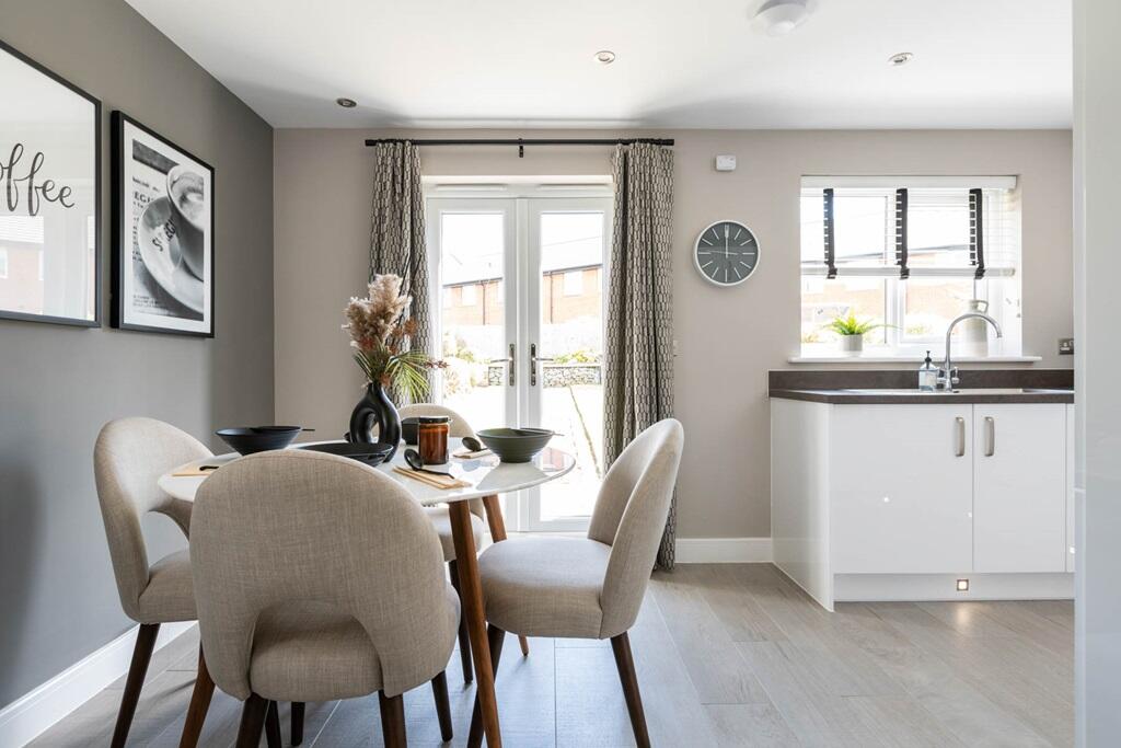 House in Northampton, Overstone - More
