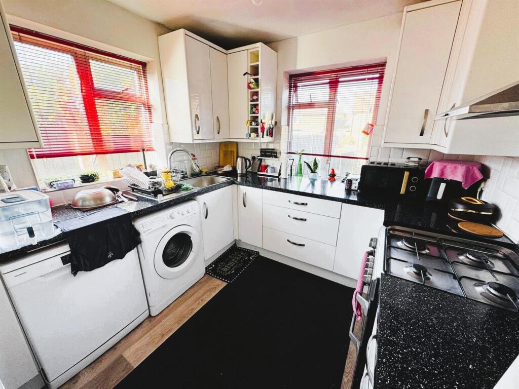 Sutton Lane, Hounslow photo 4