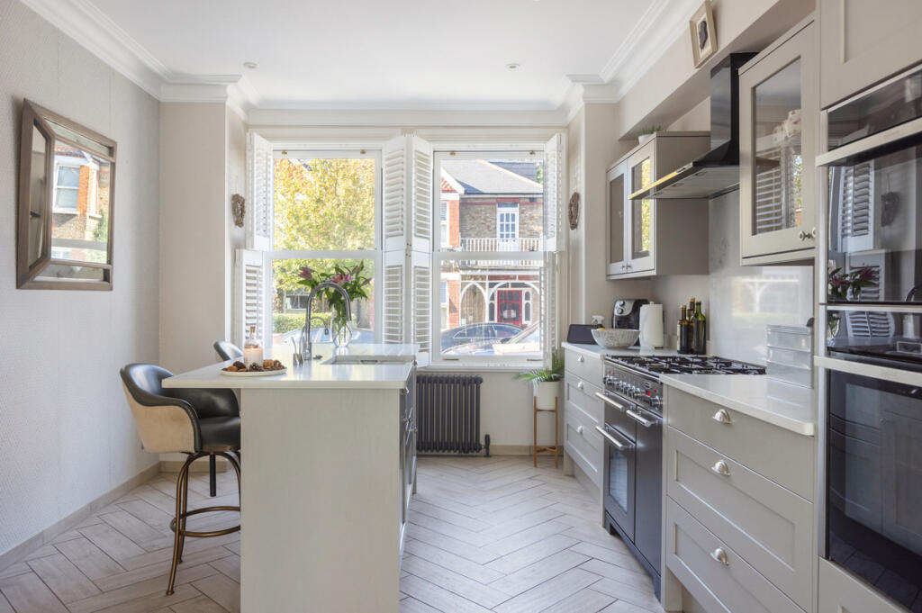 House in London - View 3