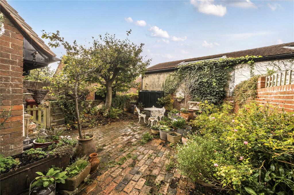 Wisborough Green, Billingshurst, West Sussex, RH14 photo 4