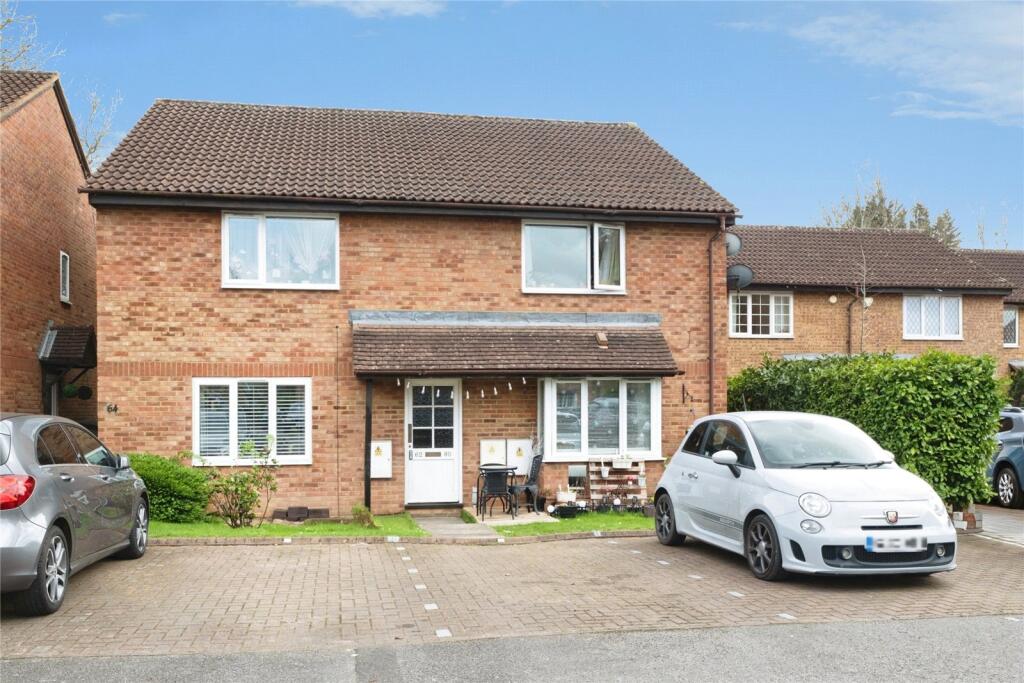 Main image of property: Moor Pond Close, BICESTER, Oxfordshire, OX26