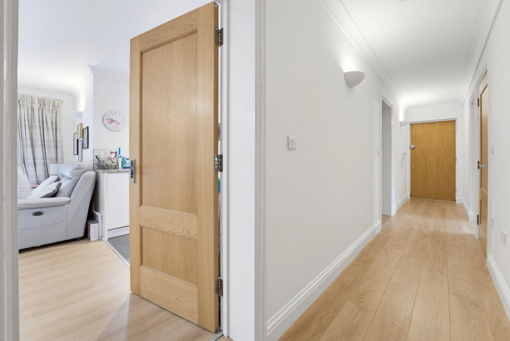 Apartment in Kingston upon Thames - More