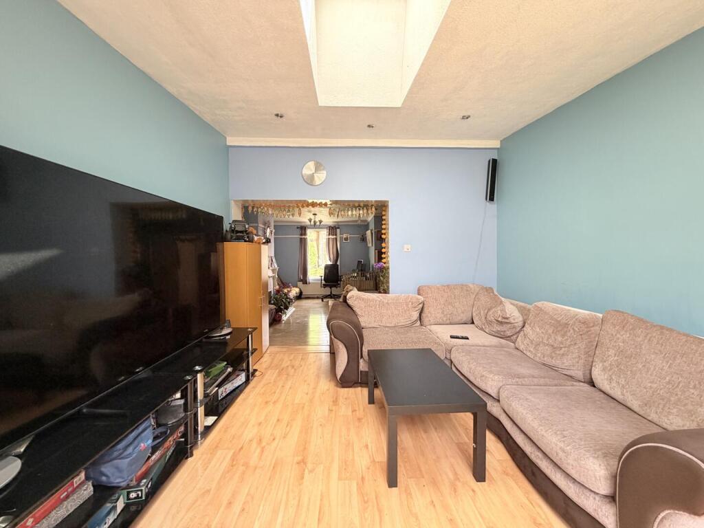 House in Luton - View 5