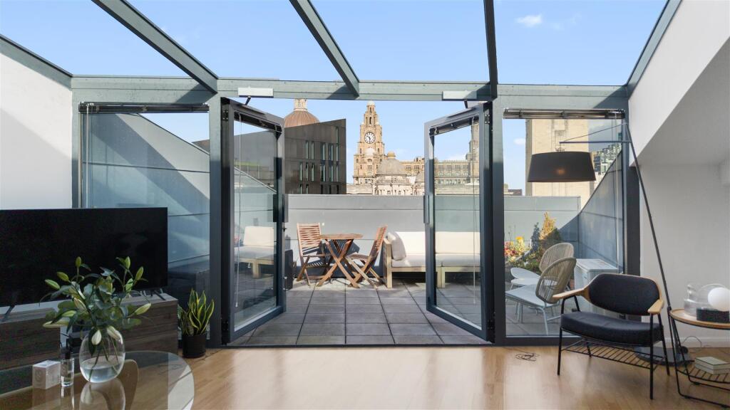 Apartment in Liverpool - More