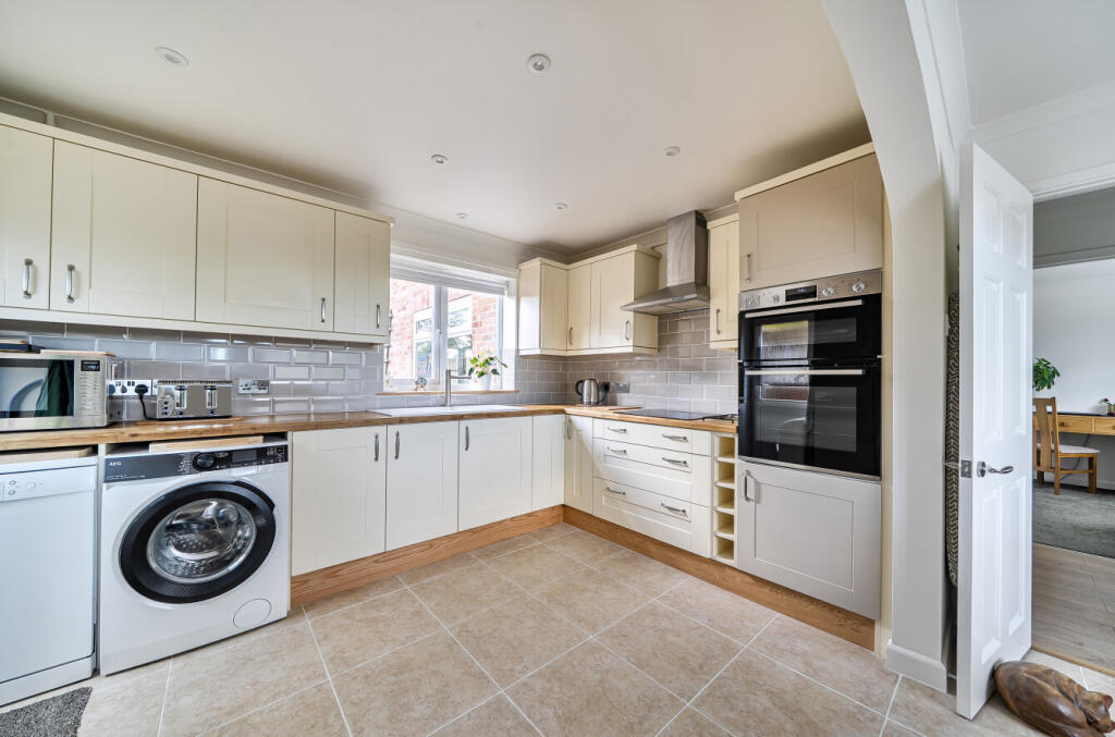 House in Taunton - View 5