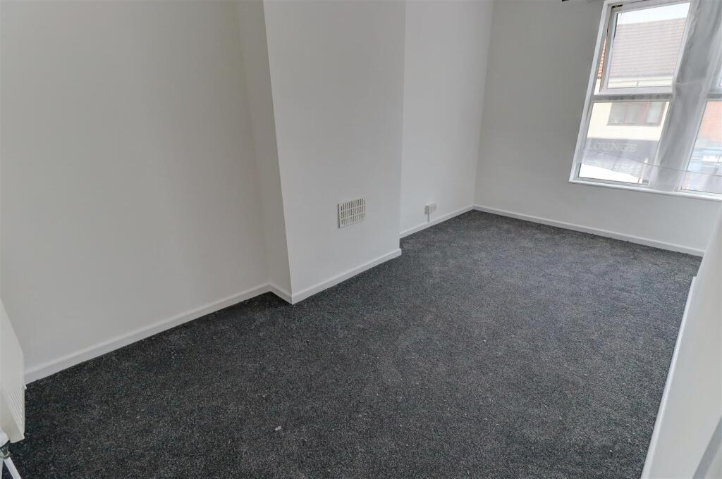 House in Leicester, Bede Island - View 4